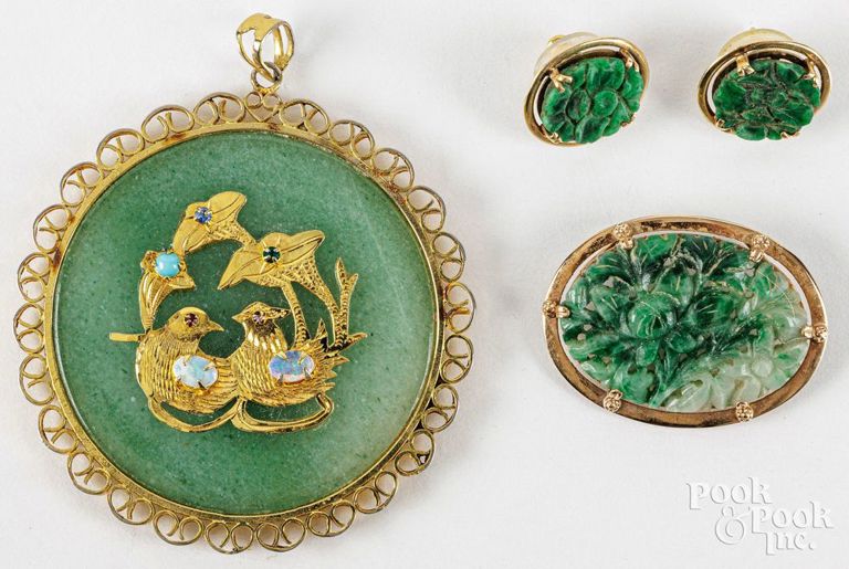 14k yellow gold jade pendant and earrings