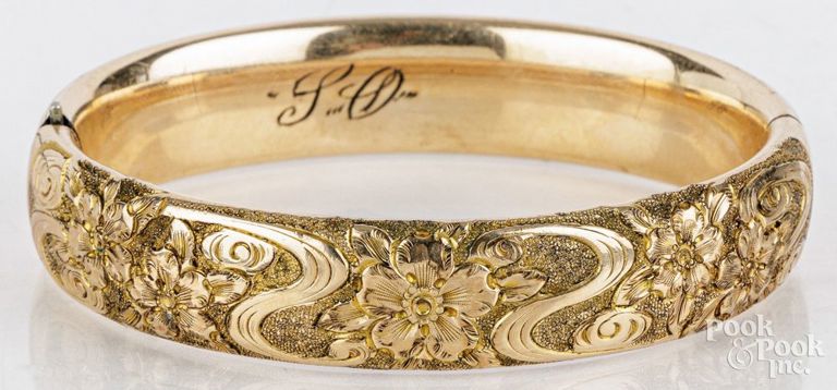 14k yellow gold bangle bracelet