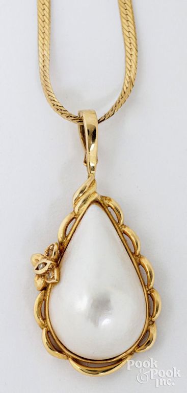 14k yellow gold necklace with pearl and diamond pendant