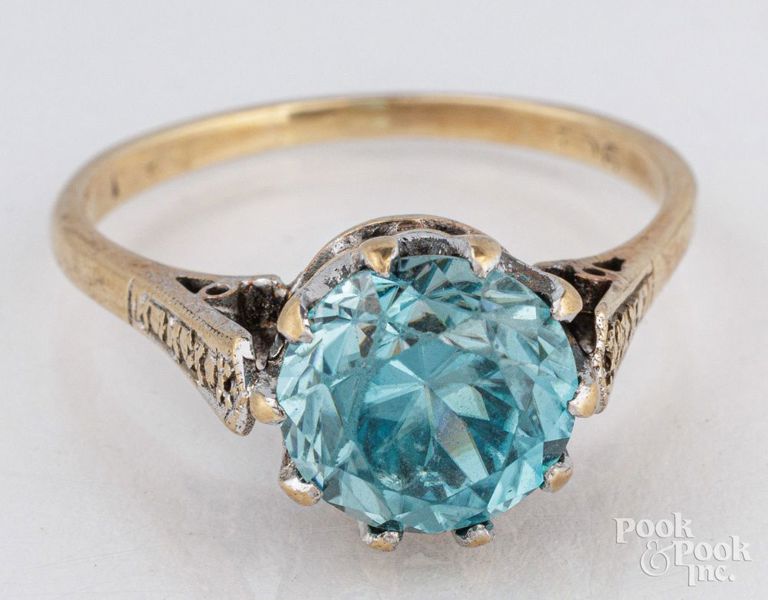 9k gold blue zircon ring