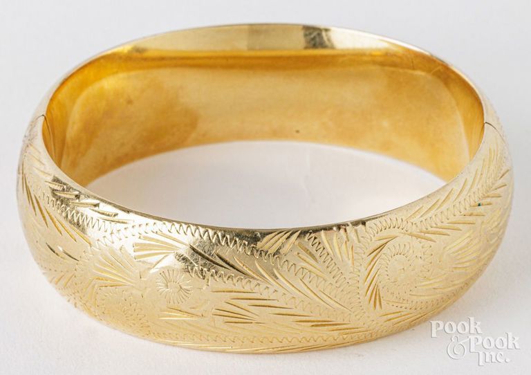 14k yellow gold bangle bracelet