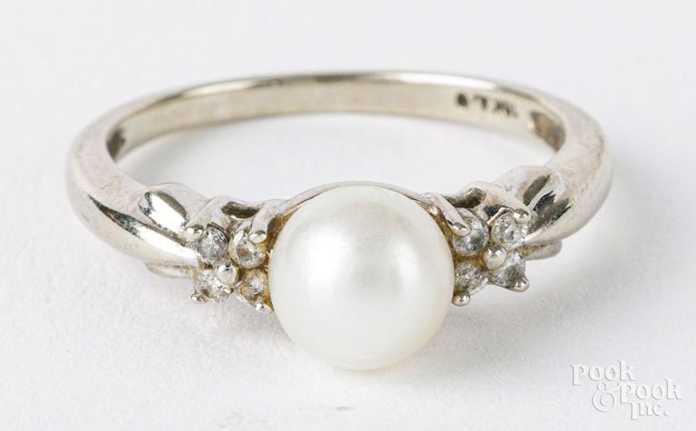 10k white gold pearl and diamond ring