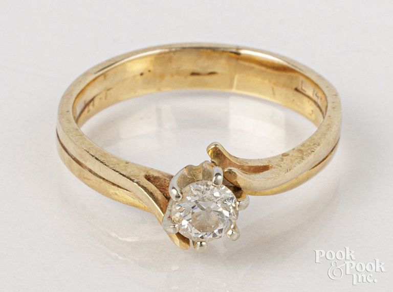18k yellow gold diamond solitaire ring