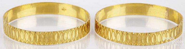 Two 22k yellow gold bangle bracelets