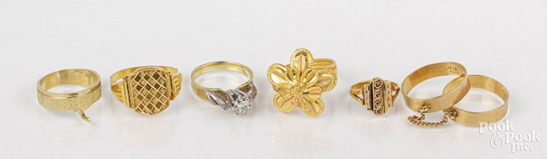 Six yellow gold rings