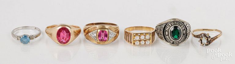 Six 10k gold rings
