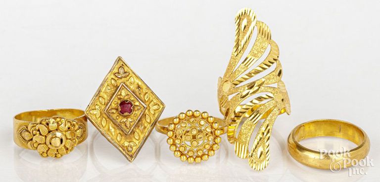 Five 22k yellow gold rings