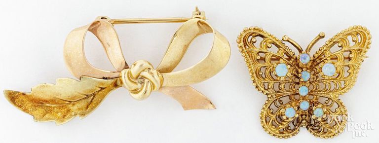 Two 14k gold brooches