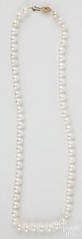 Pearl necklace with 14k yellow gold clasp