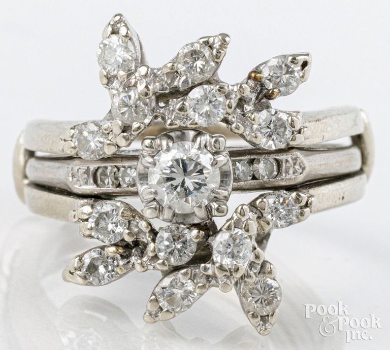 18k white gold and 14k white gold diamond ring