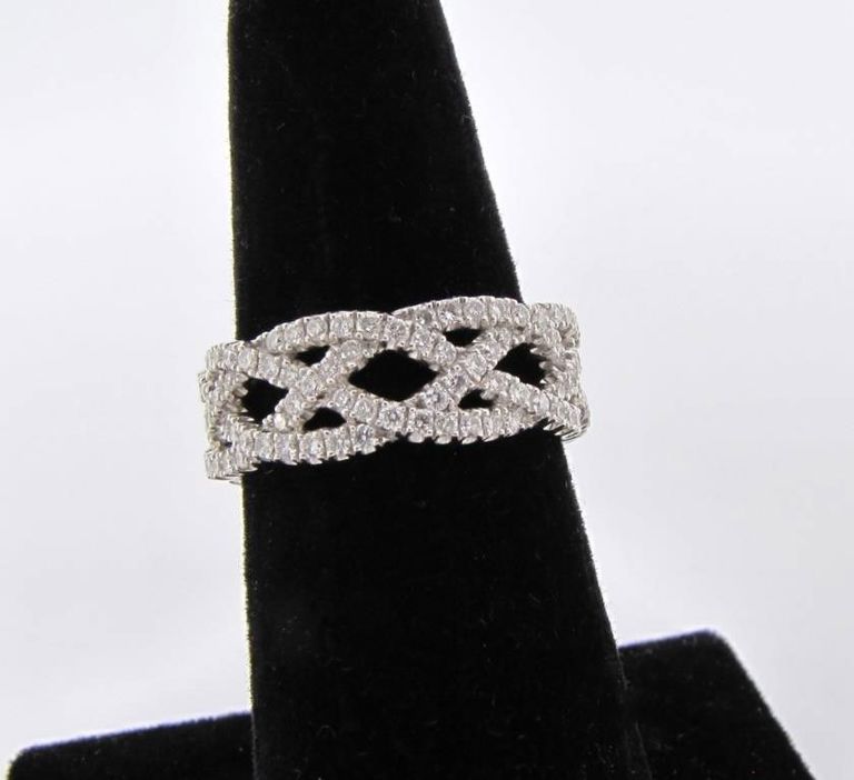 18k White Gold Diamond Twist Band