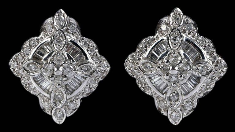 18k White Gold Diamond Cluster Earrings