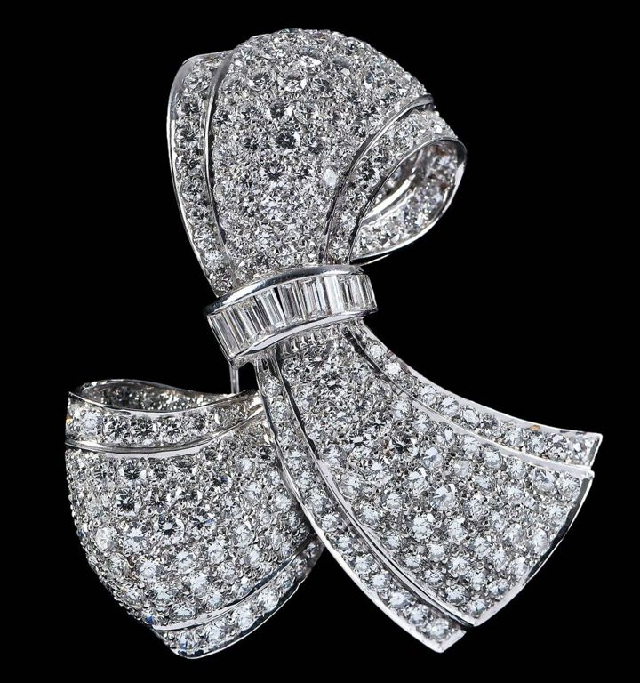 18k White Gold Diamond Bow Brooch