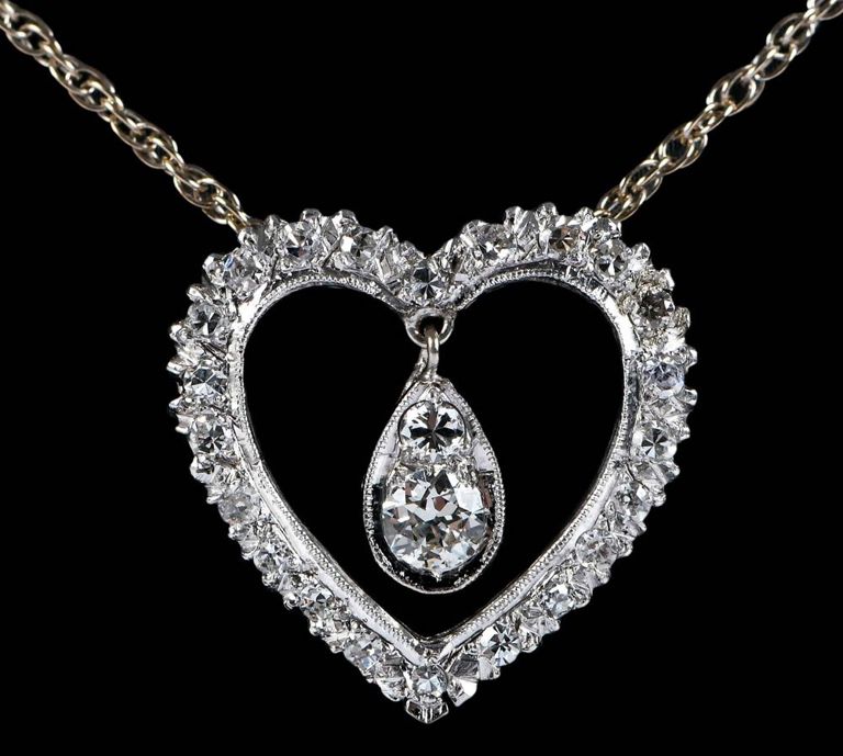 14k White Gold Diamond Heart Pendant Necklace
