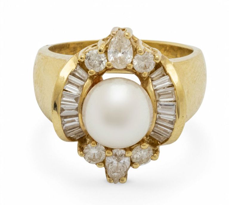 18k Gold Pearl and Diamond Ring