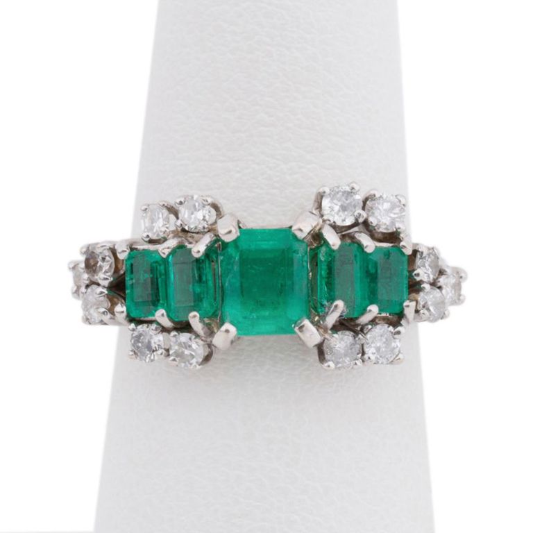 18k White Gold Emerald and Diamond Ring