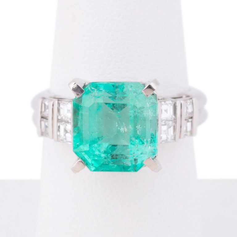 900 Platinum Emerald and Diamond Ring