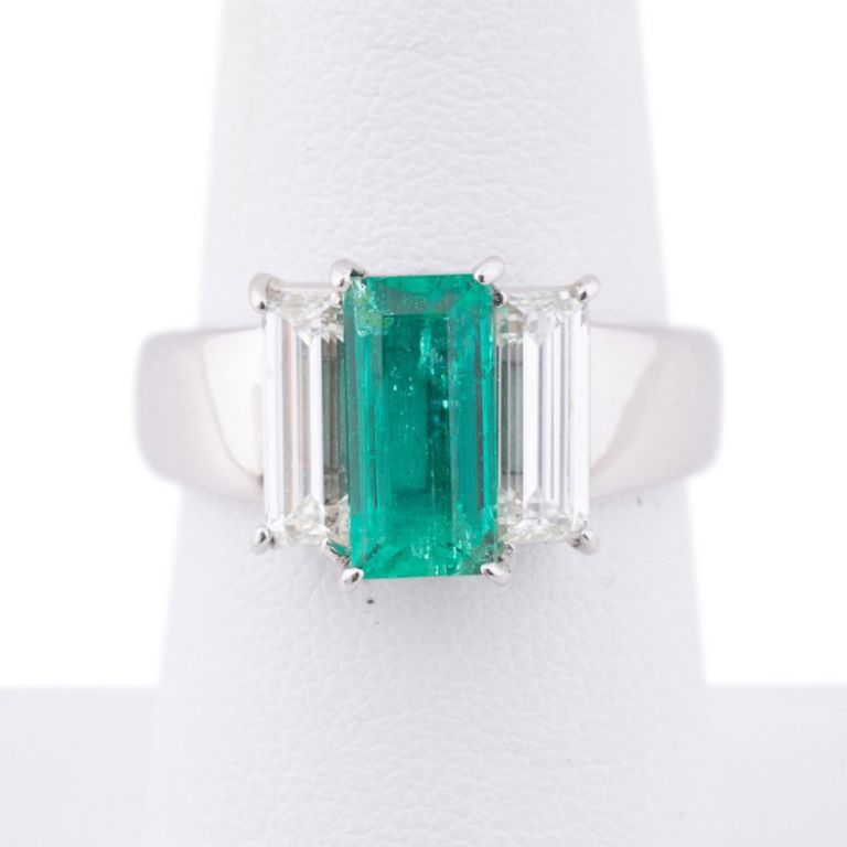 900 Platinum Emerald and Diamond Ring