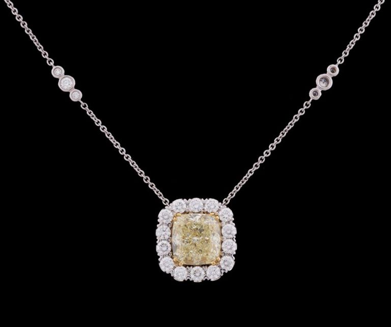 18k White Gold Diamond Pendant Necklace