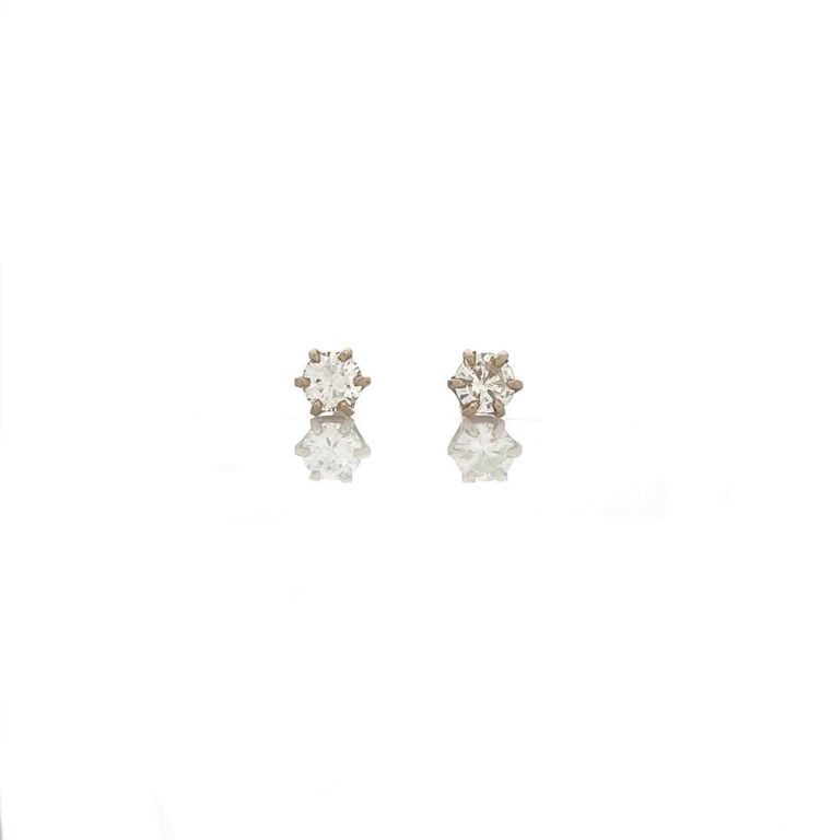 14k White Gold Diamond Stud Earrings
