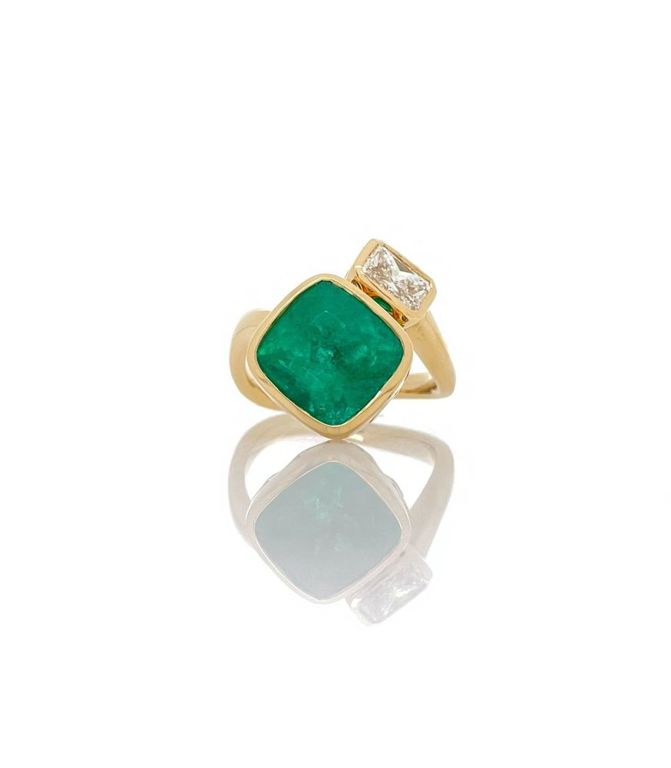 18k Gold Emerald Diamond Ring