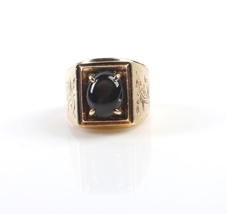 18k Yellow Gold Black Star Sapphire Ring