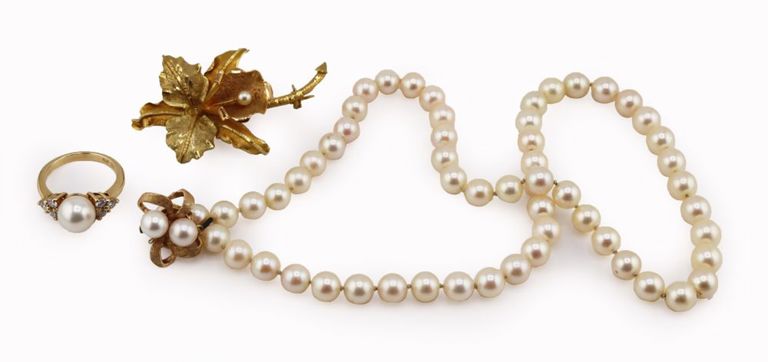 14k and 18k Gold Pearl Jewelry Set