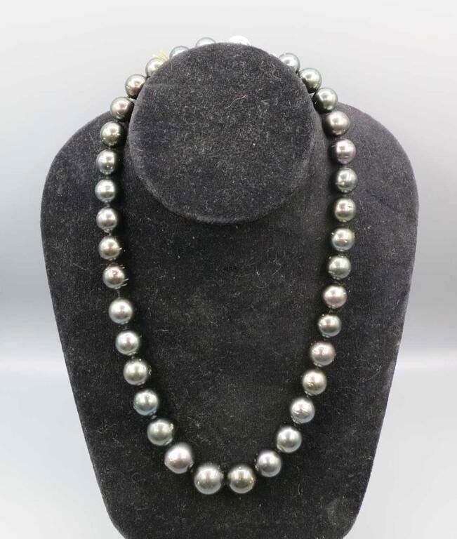 Pearl Necklace With 14k White Gold Clasp