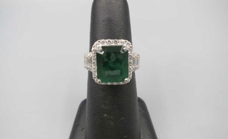 18k White Gold Emerald and Diamond Ring