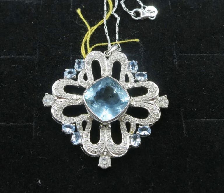 14k Gold Aquamarine and Diamond Pendant Necklace