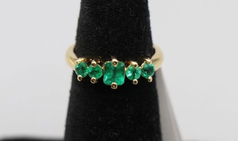 18k Yellow Gold Emerald Ring