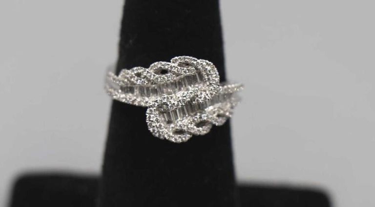 18k White Gold Diamond Ring
