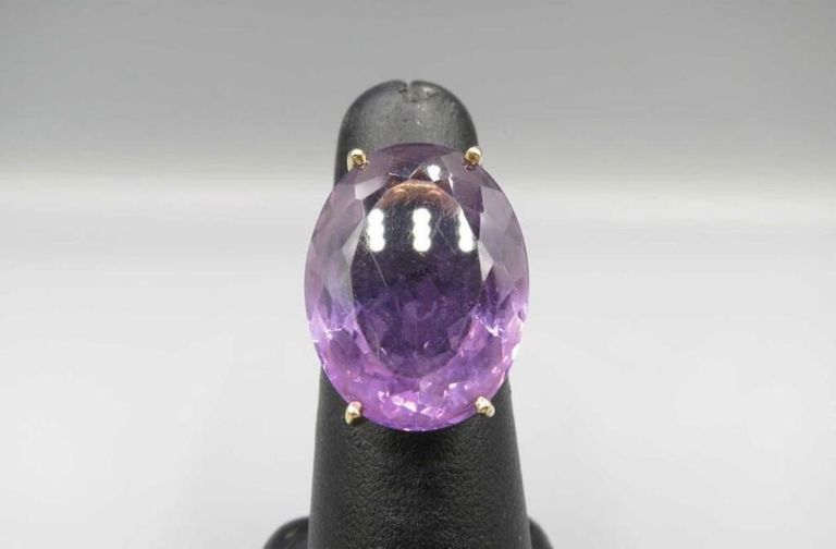 18k Yellow Gold Amethyst Solitaire Ring