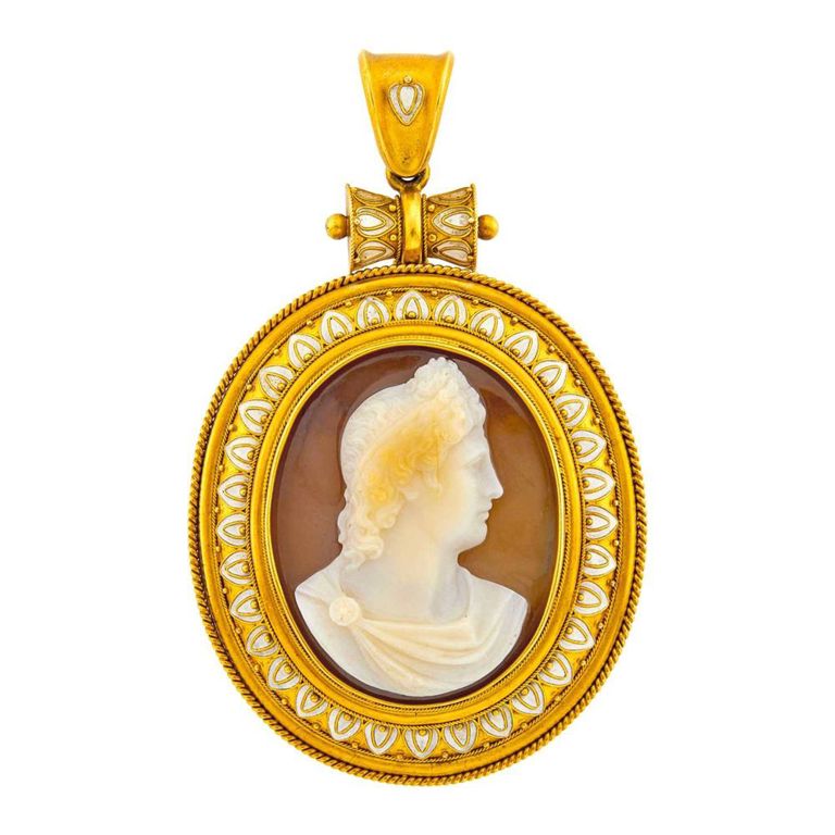 Cameo sardonyx pendant