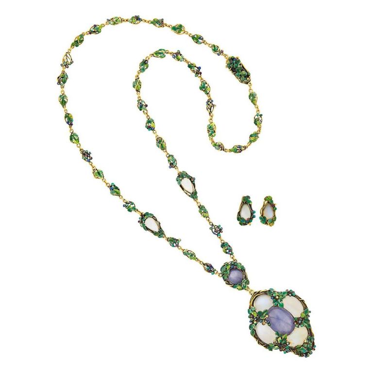 Gold Star Sapphire and Moonstone Necklace