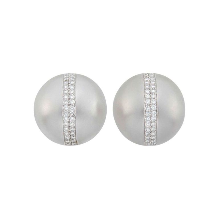 18k White Gold Diamond Dome Earclips