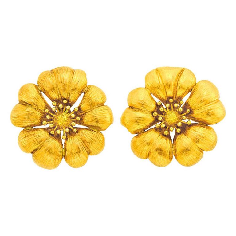 18k Gold Flower Earclips