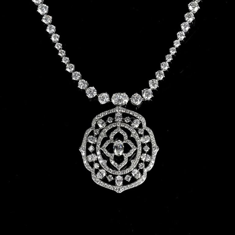 18k White Gold Diamond Pendant Necklace