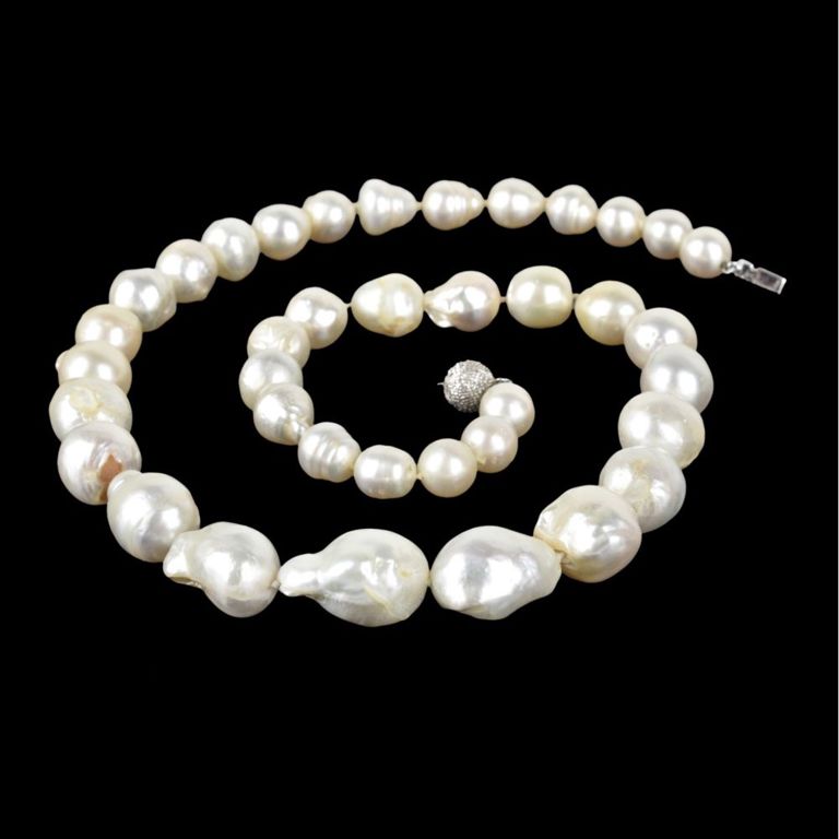 Pearl Necklace with 14k White Gold Diamond Clasp