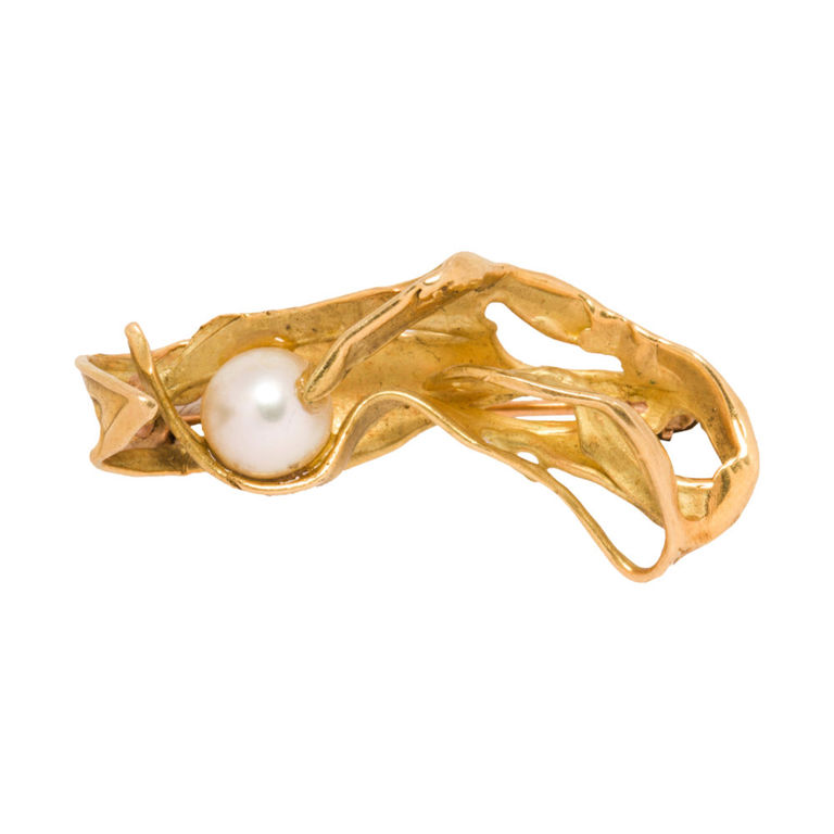 18k Gold Cultured Pearl Brooch