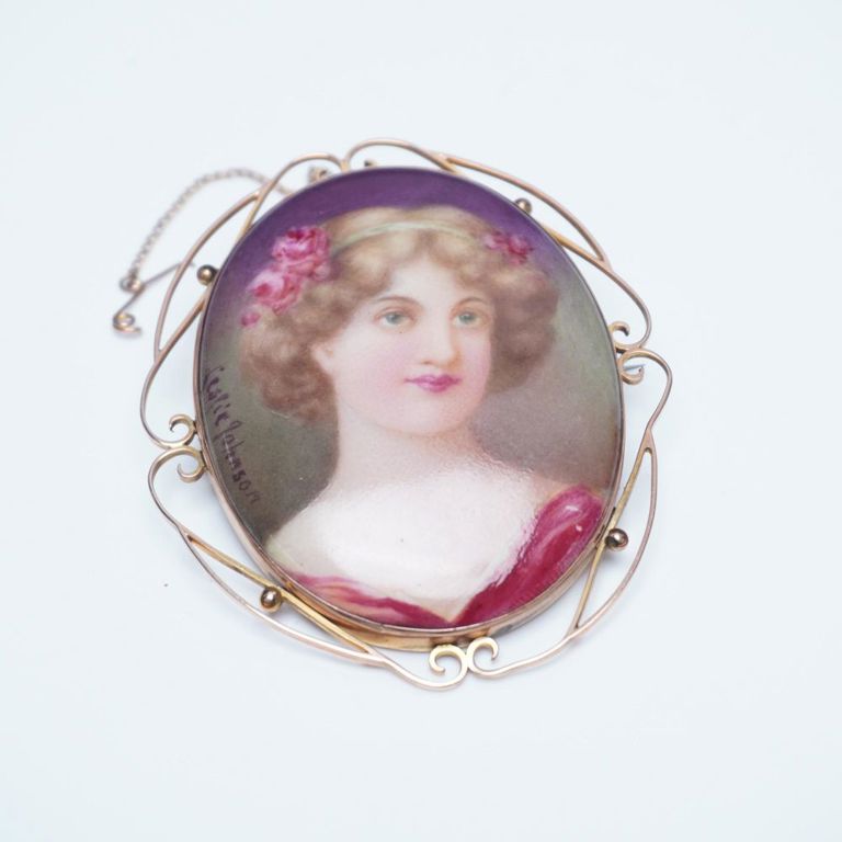 9k Gold Porcelain Portrait Brooch