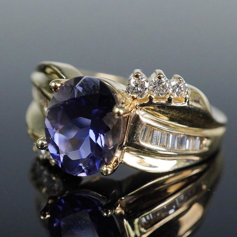 14k Gold Tanzanite and Diamond Ring