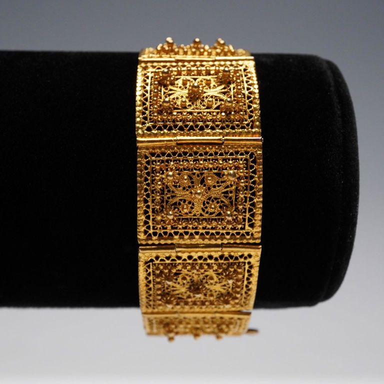 14k-16k Gold Floral Bracelet