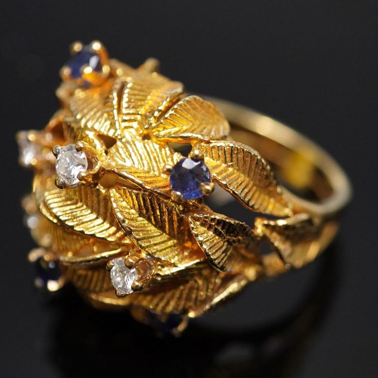 18k Yellow Gold Sapphire and Diamond Ring