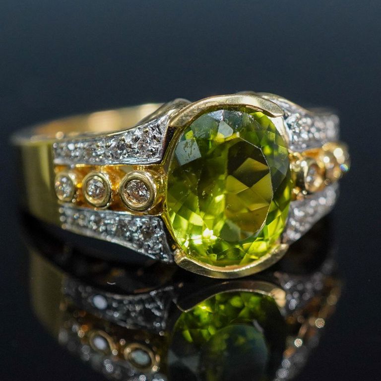 18k Gold Peridot and Diamond Ring