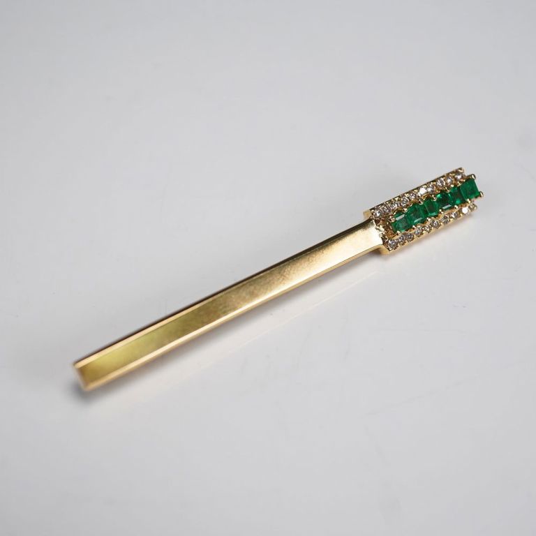 18k Gold Diamond and Emerald Brooch