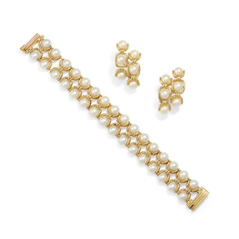 18k Gold Cultured Pearl Bracelet and Earrings