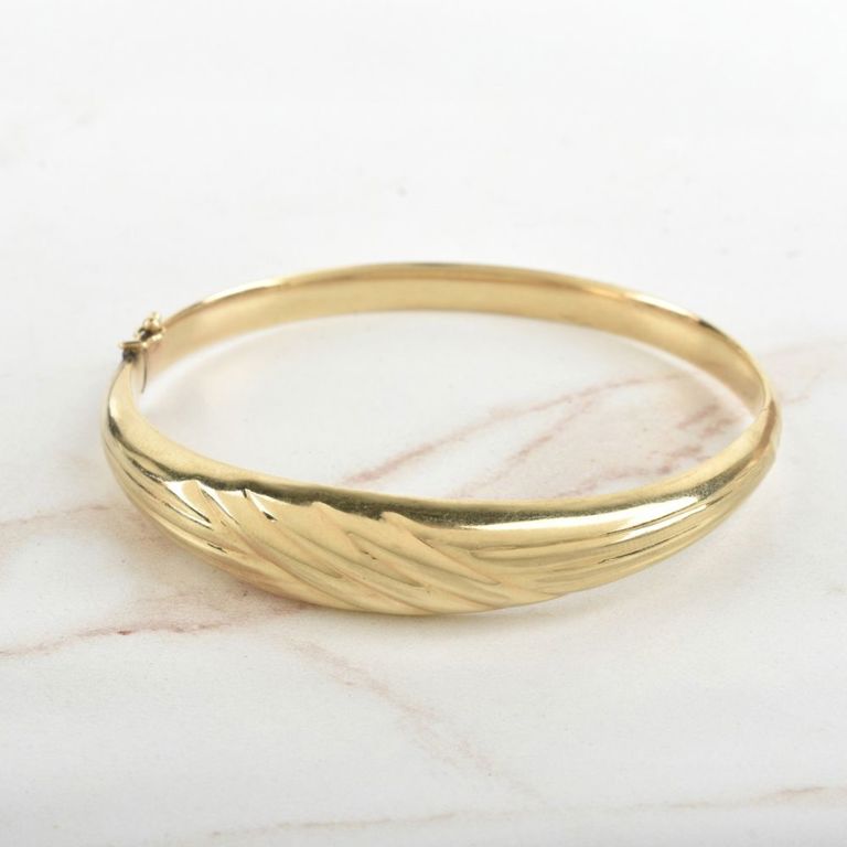14k Yellow Gold Hinged Bangle Bracelet