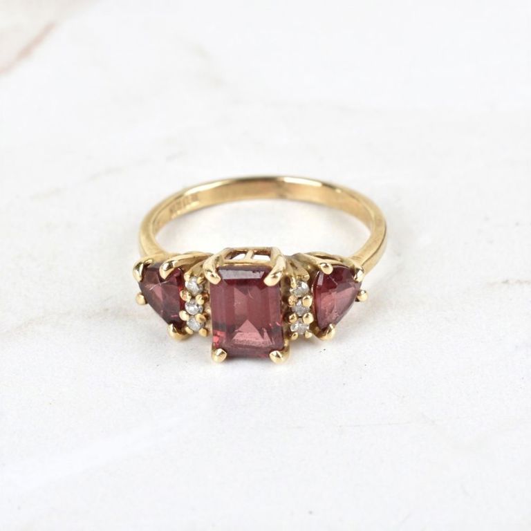 10k Yellow Gold Garnet and Diamond Ring