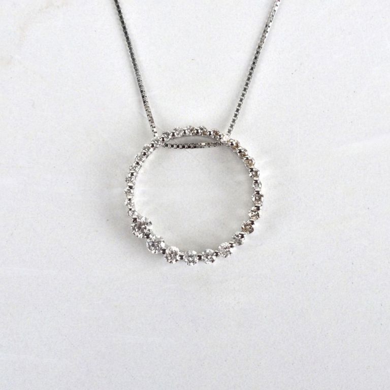 14k White Gold Diamond Pendant Necklace